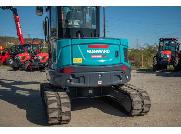 Midiexcavator SUNWARD 60 uf DISPONIBIL PENTRU INCHIRIERE de vanzare